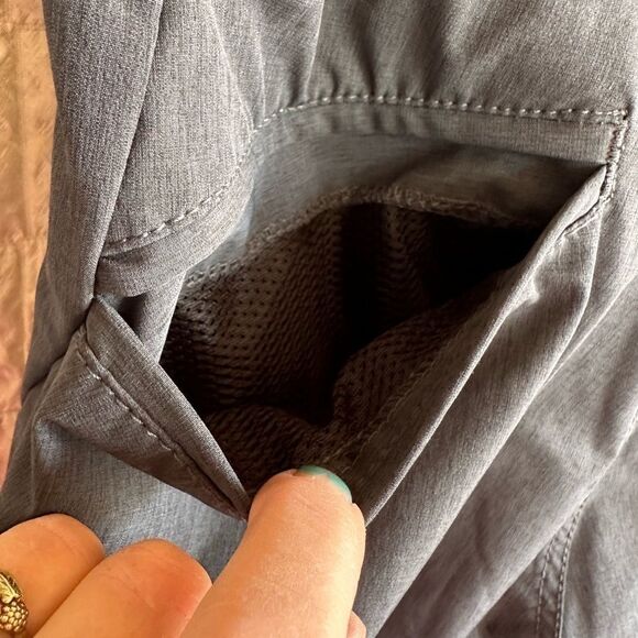 NEW Kenneth Cole Men's Tech Shorts Lightweight Stretch Slim Fit Dark Gray Sz 30 - Picture 6 of 10